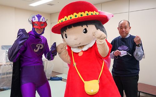 パープルマンとあかりちゃん