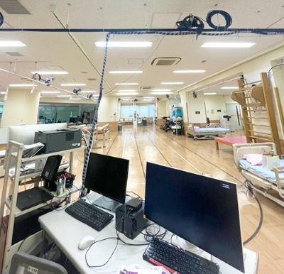 写真1：リハビリ室の動作解析装置